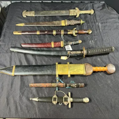 Dagger Lot Of 8 Short Swords / Daggers