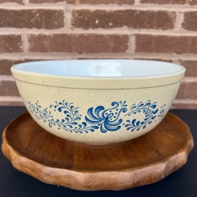 Vintage PYREX Mixing Bowl 4Qt - ‘Homestead’ Pattern 