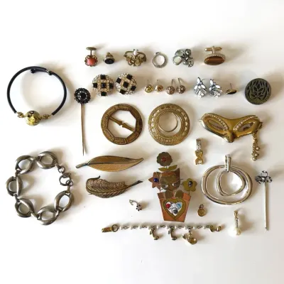 Pendants, Brooches & Earrings Lot