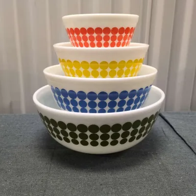 VTG PYREX Dot Mixing Bowls, Set of 4