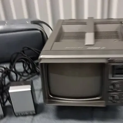 VTG Portabale TV & Speakers lot