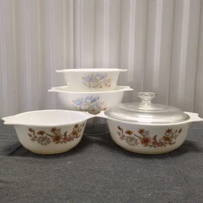 PYREX England Casserole Dishes (1 lid)