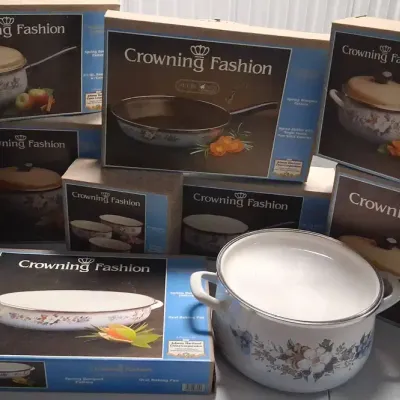 VTG Crowning Fashion Pots & Pans