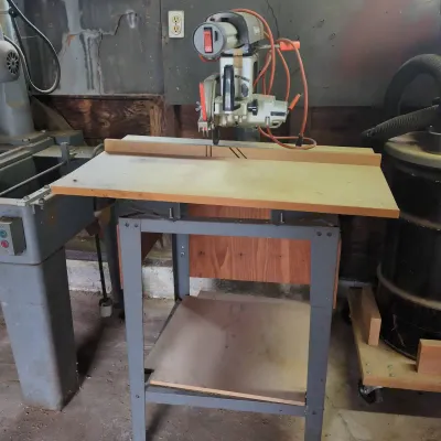 Black & Decker Compact Radio Arm Saw