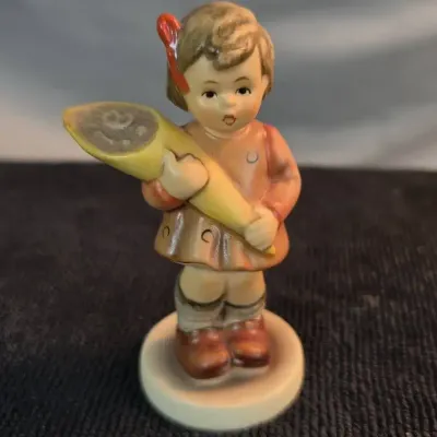 Goebel Hummel #549/3/0 A Sweet Offering – 1993/1994 Hummel Club Figurine – Germany