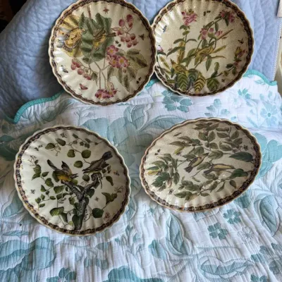 Set of 4 Hua Rong Tang Zhi Bird & Botanical Display Plates
