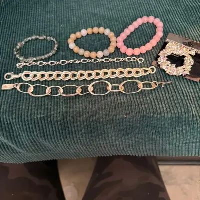 Bracelet Assortment with Beaded, Chain-Link & Rhinestone Styles – 7 Pieces