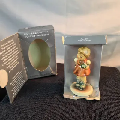 Goebel Hummel #2103/A Puppet Princess – 2001/2002 Hummel Club – Original Box