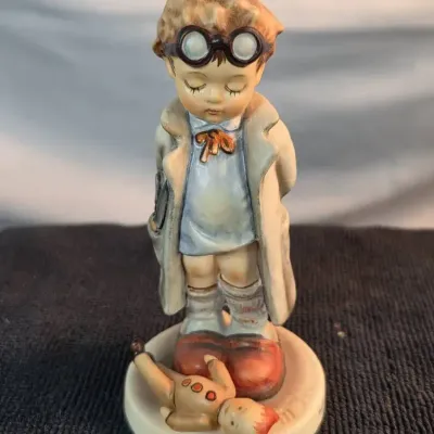 Vintage Goebel Hummel #127 The Doctor – Doll Doctor Figurine – 5" – Germany