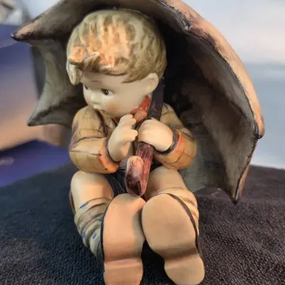 Vintage Goebel Hummel #152/0 A Umbrella Boy – West Germany – Original Box