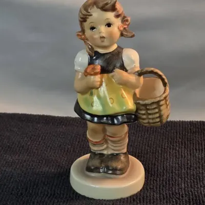 Vintage Goebel Hummel #98 “Sister” Porcelain Figurine – West Germany
