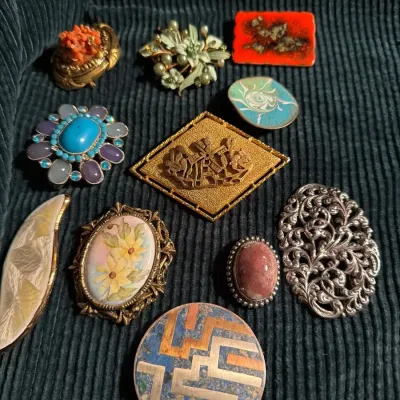 Assorted Vintage-Style Brooch Lot – 11 Pieces