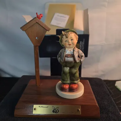 Goebel M.I. Hummel #429 “Hello World” — 1989/90 Club Exclusive with Box & Display