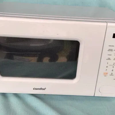 Comfee White Countertop Microwave Oven – Approx. 16"W – Digital Controls