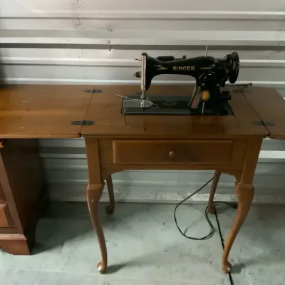 Vintage Singer Model 15-91 Electric Sewing Machine in Cabinet w/ Lamp, Manual & Attachments