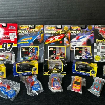 18pc NASCAR 1:64 Diecast Replicas Hotwheels & More!