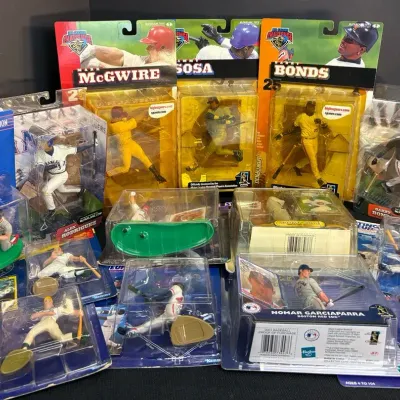 15 MLB Collectible Figures