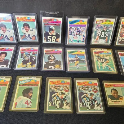 (17) 1977 Topps Football Star Cards: Roger Staubach, Lynn Swann 