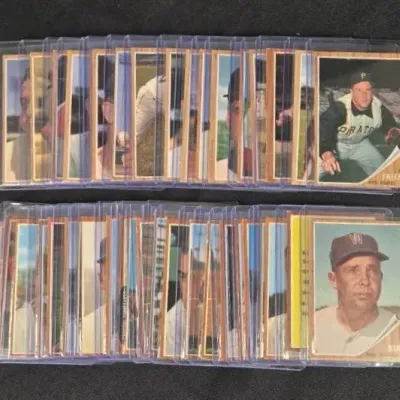 (39) 1962 Topps Baseball Cards