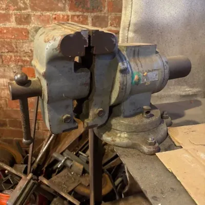 Sale Photo Thumbnail #54: Bench Vise 