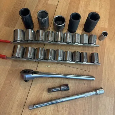 Sale Photo Thumbnail #6: Sockets & Ratchet 