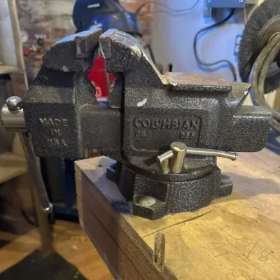 Sale Photo Thumbnail #67: Bench Vise 