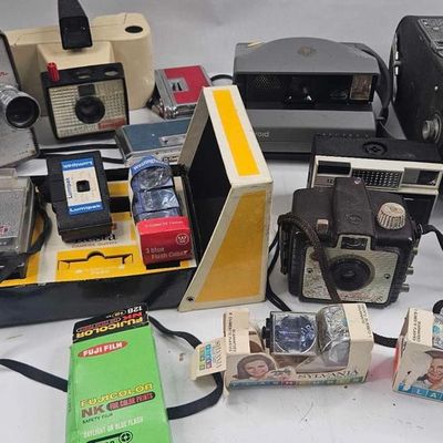 Sale Photo Thumbnail #463: Cameras: Kodak, Polaroid & Agfa