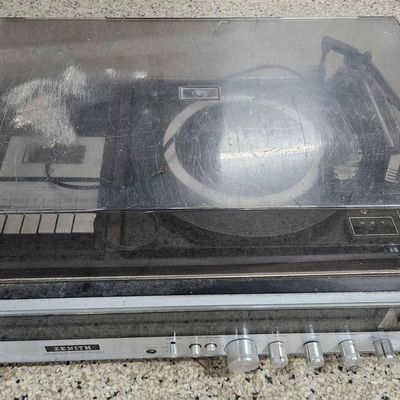Sale Photo Thumbnail #319: Zenith IS 4031 Integrated Stereo System