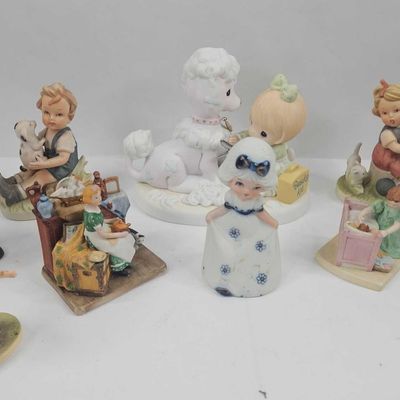 Sale Photo Thumbnail #505: Set Porc. & Bisque Figurines