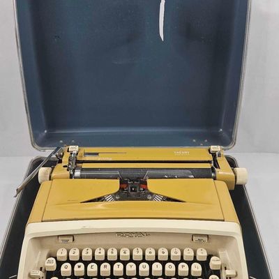 Sale Photo Thumbnail #276: Royal Safari Typewriter w/ Case