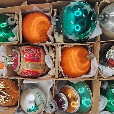Sale Photo Thumbnail #36: Mercury Glass & Satin Ornaments