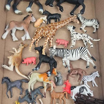 Sale Photo Thumbnail #111: Toy Farm & Zoo Figurines & Accessories