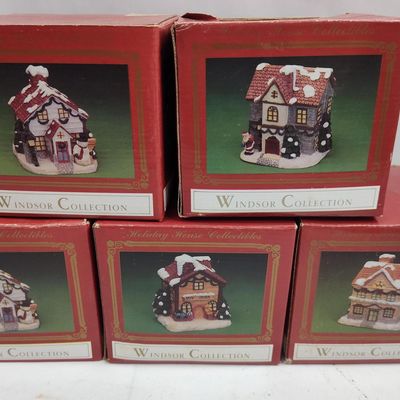 Sale Photo Thumbnail #404: Set 5 Windsor Christmas Village Houses