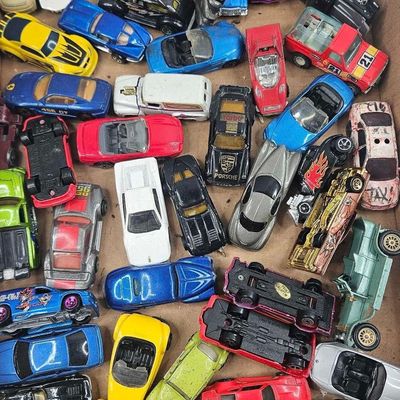 Sale Photo Thumbnail #473: Collection of Die-Cast & Plastic Toys