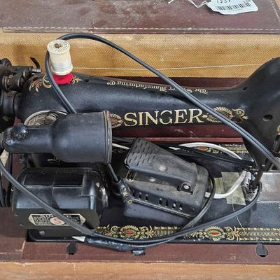 Sale Photo Thumbnail #113: Singer Electric Sewing Machine