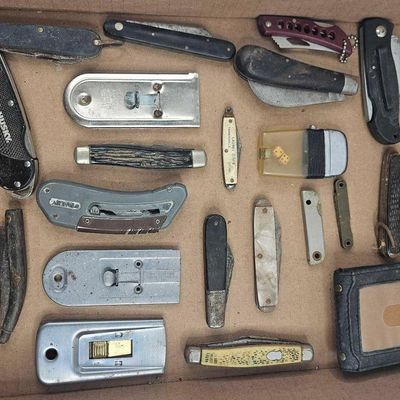 Sale Photo Thumbnail #156: Vtg & Modern Pocket Knives & Tools