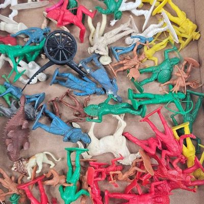 Sale Photo Thumbnail #500: Plastic Western Figure & Play Set