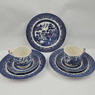 Sale Photo Thumbnail #39: Set Churchill Blue Willow Earthenware