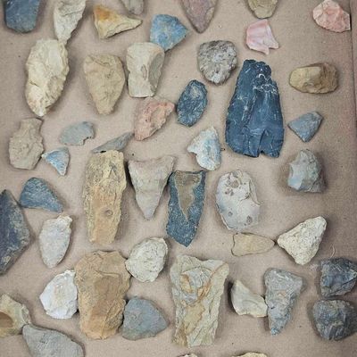 Sale Photo Thumbnail #214: Pre-Columbian Lithic Points & Bifaces