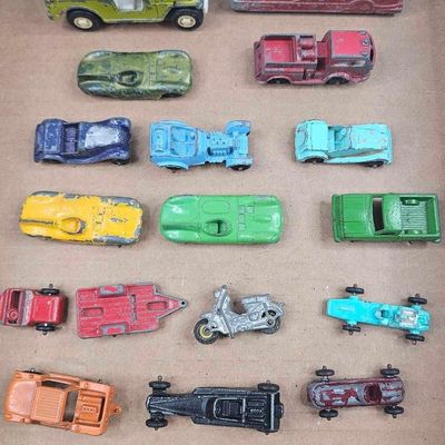 Sale Photo Thumbnail #475: 21 Vtg Die-Cast Miniature Vehicles