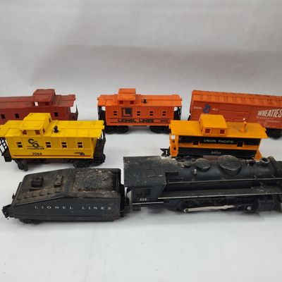 Sale Photo Thumbnail #304: Lionel Postwar Steam Loco & Rolling