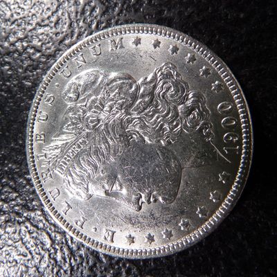 1900 MORGAN SILVER DOLLAR
