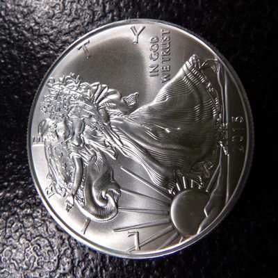 2015 AMERICAN SILVER EAGLE DOLLAR