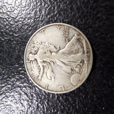 1942 WALKING LIBERTY SILVER HALF DOLLAR