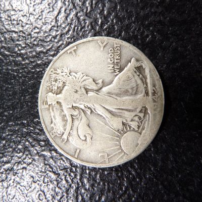 1942-D WALKING LIBERTY SILVER HALF DOLLAR