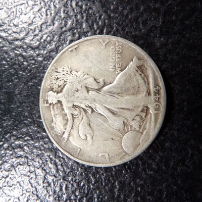 1944 WALKING LIBERTY SILVER HALF DOLLAR