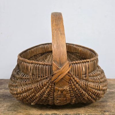 Sale Photo Thumbnail #105: Early Southern Buttocks Egg Basket