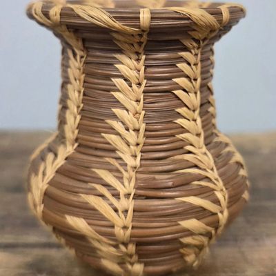 Sale Photo Thumbnail #24: Coushatta Native American Hand Woven Basket