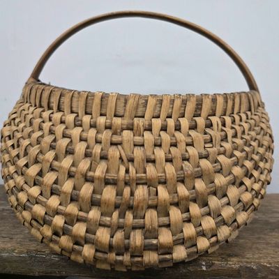 Sale Photo Thumbnail #106: Early Tenneessee Buttocks Egg Basket