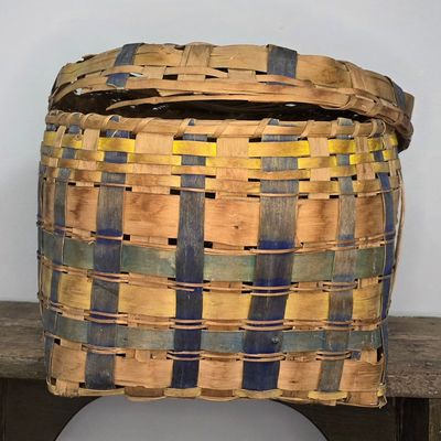 Sale Photo Thumbnail #89: Large Maine Round Covered Native American Basket